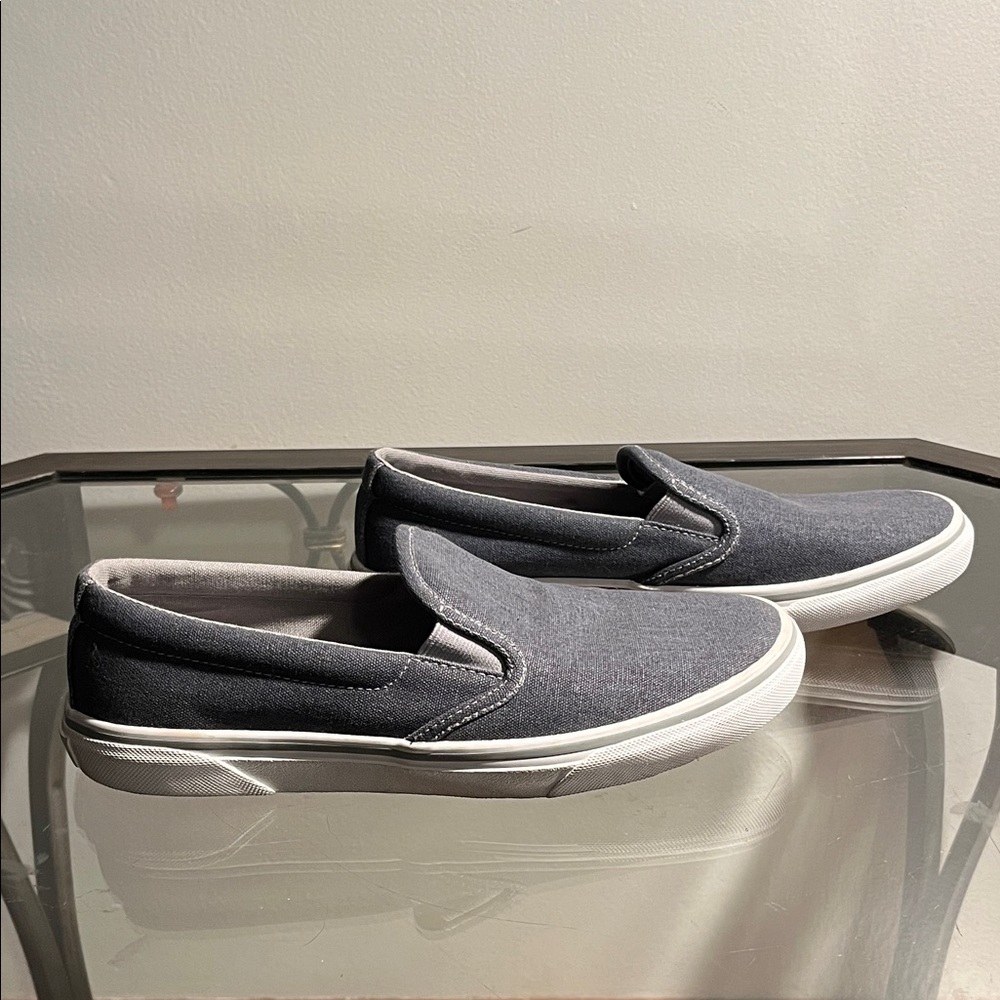 New without Tag  Eddie Bauer size 9 Haller Canvas Slip On Shoes